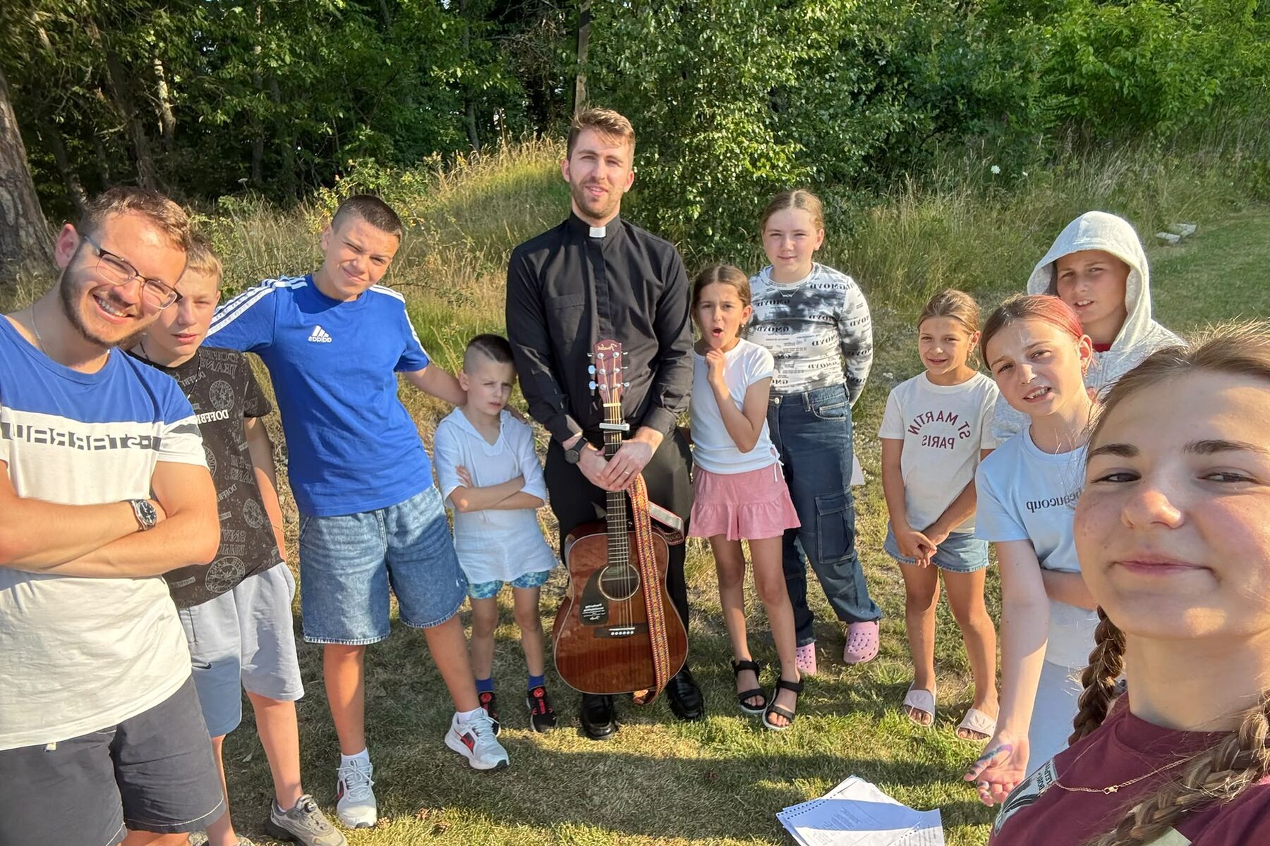 „Wie können wir den lieben, den wir nicht kennen?“: Sommerlager für Kinder und Jugendliche in Stockholm