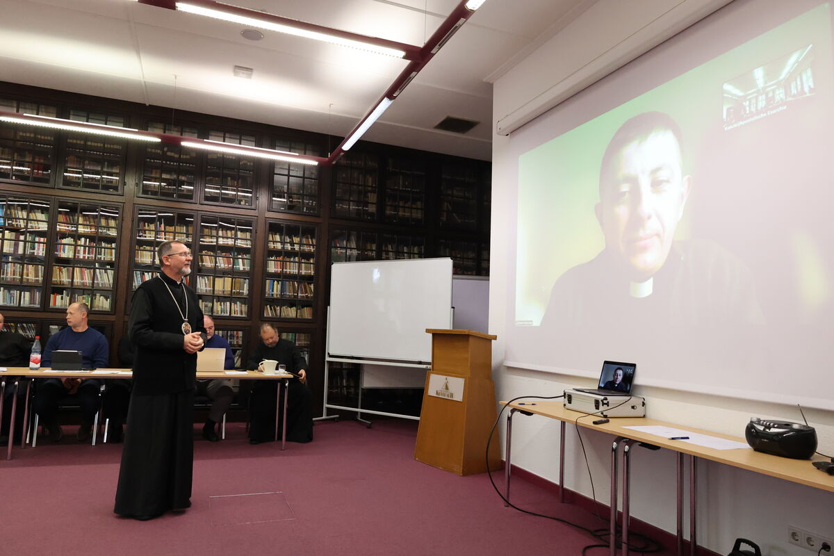 «Сучасна людина хоче чути пророка, який має досвід особистого стосунку з Богом», — о. д-р Роман Островський до священників Апостольського екзархату