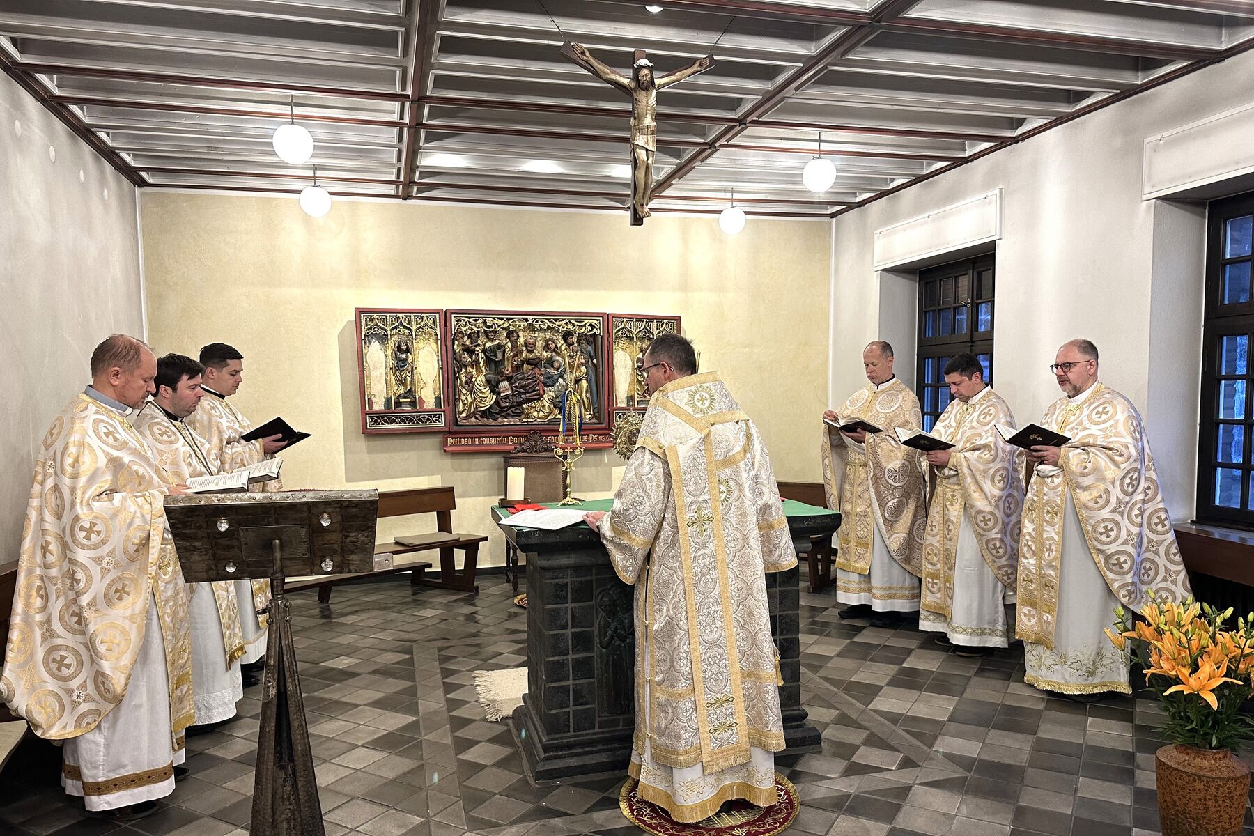 «Покликання — це наш скарб, яким ми маємо служити в Христовій Церкві і Божому народові»: владика Богдан звернувся до священників на початку формаційного курсу у Кевелярі