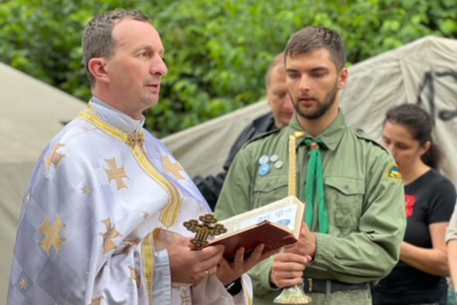 Пласт манить, Пласт гуртує, Пласт виховує патріотичну молодь, пластуни вірні Богові та Україні!