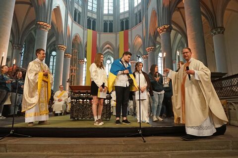 «Світло з Альтенберґа» для молоді України: кельнська громада передала вогонь миру до Львова і Запоріжжя
