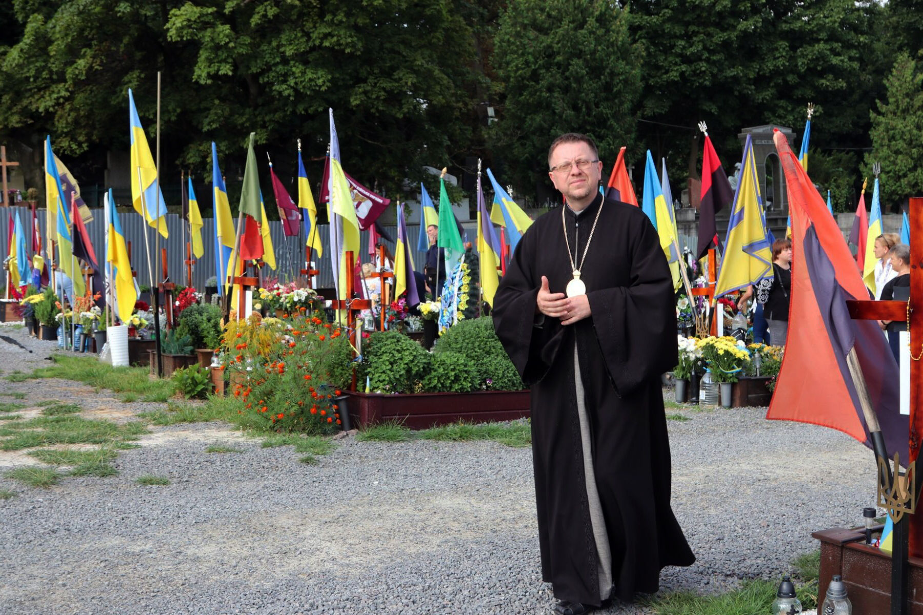 «На наших кладовищах багато життя», — владика Володимир, єпископ-помічник Львівської Архиєпархії