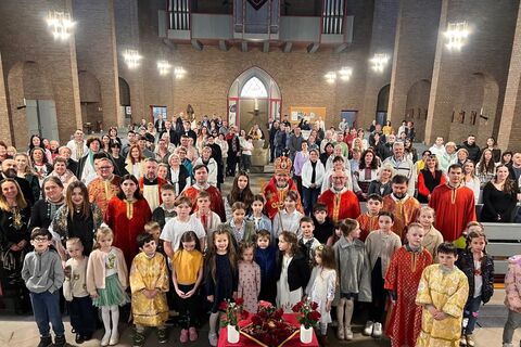 Владика Богдан відвідав українську громаду в Дортмунді та відзначив служіння активних членів парафії