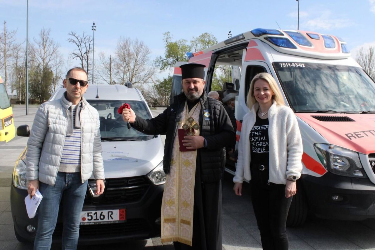 Спецавто та дві карети швидкої допомоги