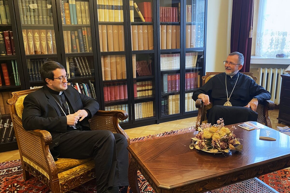 Зустріч з місцевим єпископом