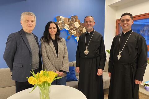 Владика Богдан на зустрічі в Українському Товаристві