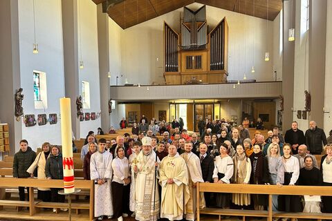 „Bewahren wir unseren Glauben“ – Bischof Dr. Bohdan feierte die Bischöfliche Liturgie und ein Ostermahl für Ukrainer in München