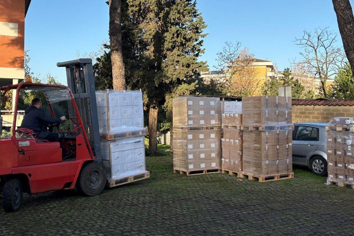 Електрообігрівачі та ліки від Папи для постраждалих на війні в Україні