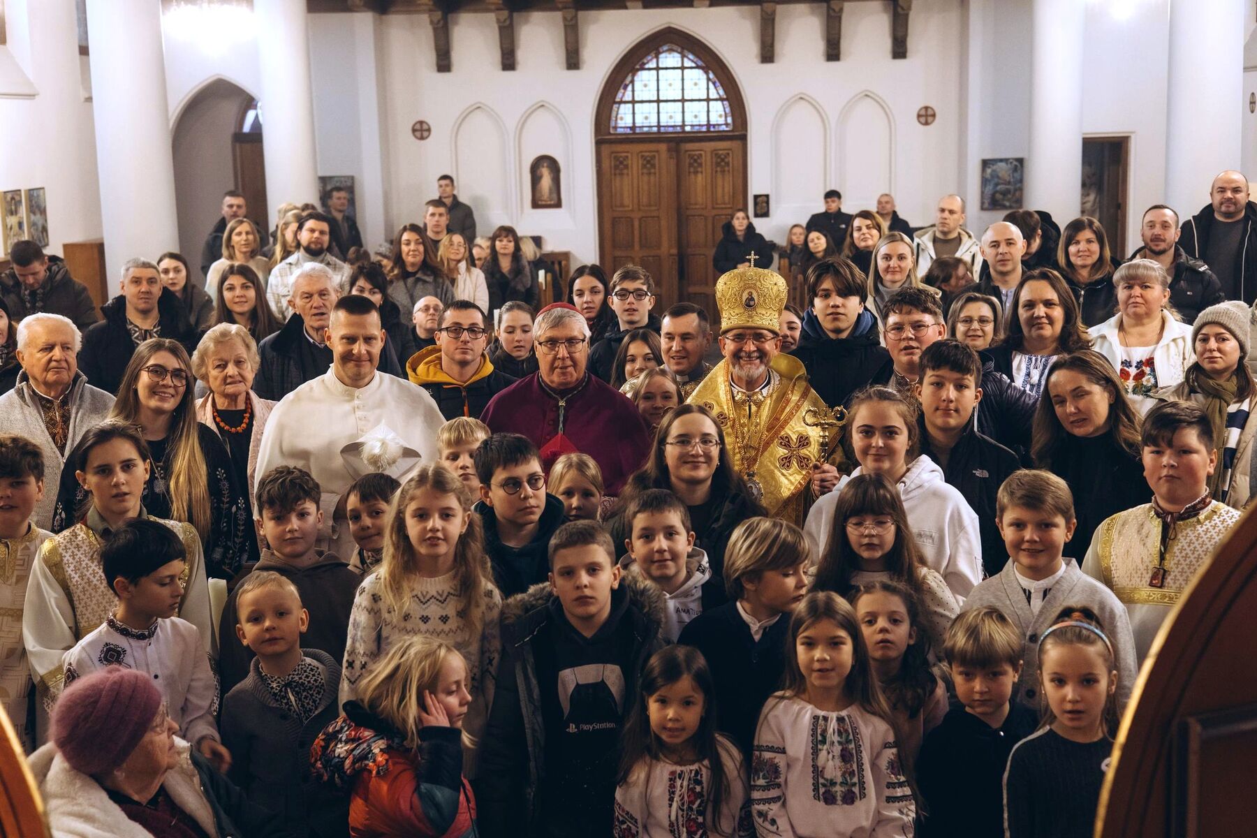 Архипастирський візит владики Богдана до українців у Вайле