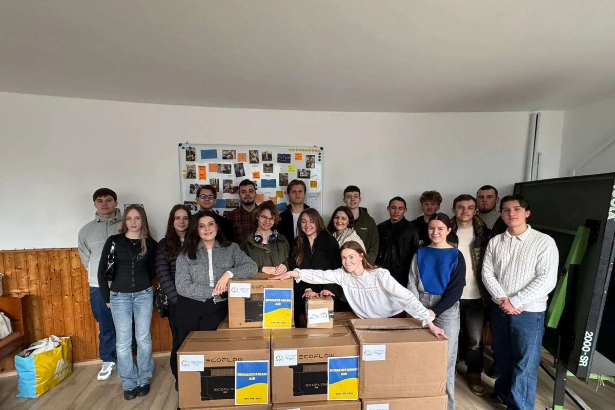 Коли молоді серця творять добро. Тепло Різдва і Великодня для України