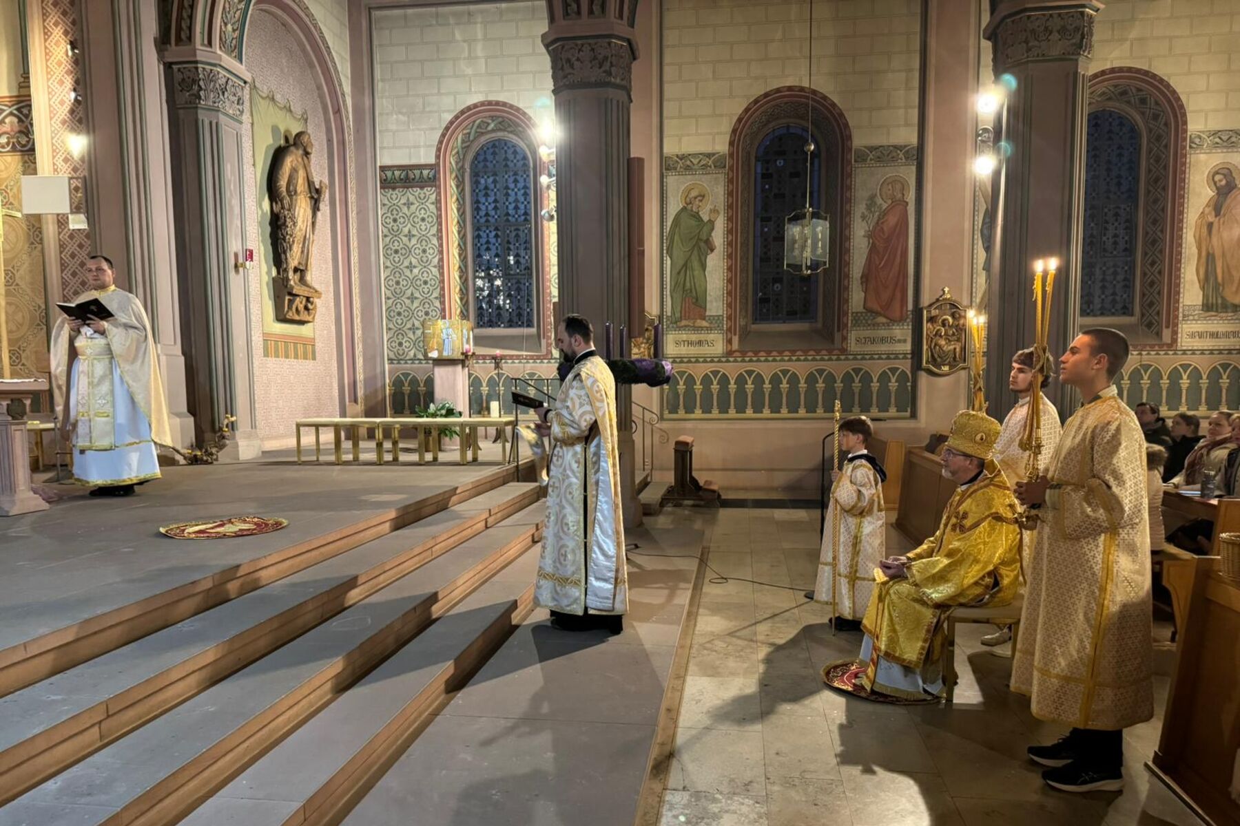 Архипастирський візит владики Богдана до української громади в м. Лар